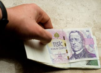 ČNB loni zvýšila zisk na 57,9 mld. Kč, dá jej na dřívější ztráty