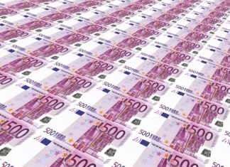Inflace v eurozóně v únoru zpomalila na 1,2 procenta