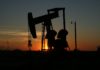 Kartel OPEC a jeho spojenci budou jednat o dalším snížení těžby