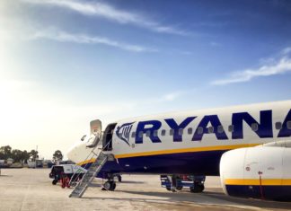 Ryanair zvýšil zisk, možná se stáhne z některých letišť v Evropě