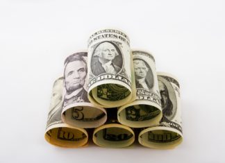 Dolar dramaticky oslabí, varuje ekonom z Yaleovy univerzity dolar, peníze, USA, stabilita dolaru, FED
