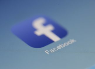 Facebook nabízí nákupy přes internet, Amazon to prý neohrozí