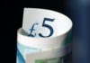 Britská libra ztratila vůči dolaru i jenu. Reaguje na obavy z globálního zpomalení Britská libra
