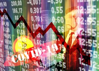 Akcie v USA se vydaly oběma směry, dolarový index rostl