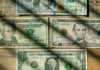 Americký Fed včera zvedl sazby Dolar dále ztrácí. Sráží ho politika Fedu i výroky Donalda Trumpa