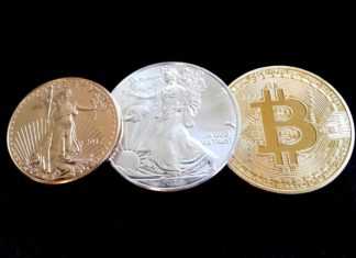 Cena zlata letos stoupla o čtvrtinu, stříbra o třetinu bitcoin-zlato, mince