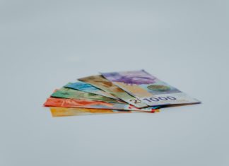 Paweł Majtkowski, eToro: FED zvýšil úrokové sazby, kurz franku nad 25 Kč švýcarský frank