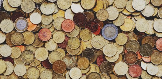 Pozor na investiční akademie a pyramidová schémata euro