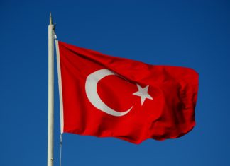 Vysoká inflace nutí Turecko udržovat vysoké úrokové sazby turecko, turecká vlajka