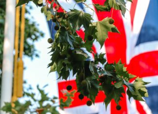 Britská ekonomika v červenci stagnovala. Může za to vzestup pandemie koronaviru Velká Británie, Anglie, vlajka
