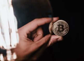 Výprodej kryptoměn pokračoval i během víkendu. Bitcoin klesl pod 20 tisíc dolarů Bitcoin klesl pod 20 tisíc dolarů