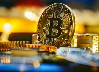 Volatilita Bitcoinu je nejnižší za posledních 17 měsíců. Jde o klid před bouří? Ačkoli jsou kryptoměny považovány za jedno z nejvíce kolísavých aktiv, posledních třicet dní je pro Bitcoin nejméně volatilních od listopadu 2020. Směrodatná odchylka kursu se pohybuje jen těsně nad dvěma procenty.