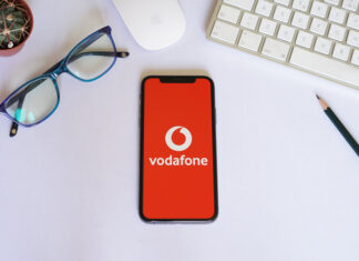 Vodafone zvýšil celoroční základní zisk o pět procent na 15,2 miliardy eur Vodafone zvýšil celoroční základní zisk o pět procent na 15,2 miliardy eur