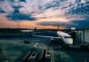 Aerolinky budou muset od roku 2025 používat zelenější palivo, rozhodli europoslanci Aerolinky v EU budou muset přejít na zelenější palivo