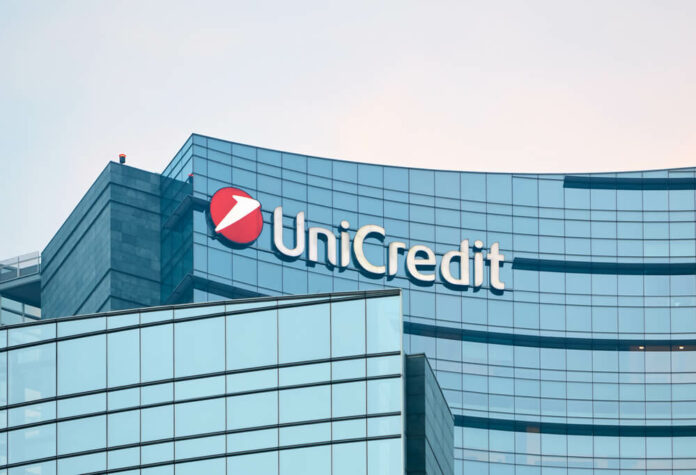 Česká a slovenská UniCredit Bank vykázala za první pololetí letošního roku čistý zisk 4,2 miliardy korun (171 milionů eur), což je meziroční nárůst o 45 procent. Vyplývá to z informací, které dnes zveřejnila mateřská společnost banky. Ostatní banky v Česku výsledky zatím nezveřejnily.