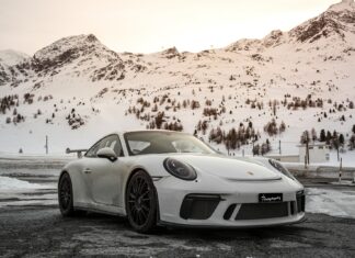 Porsche zveřejnilo prospekt svého vstupu na burzu. A upřesnilo cenu, za kterou své akcie nabídne Porsche zveřejnilo prospekt svého vstupu na burzu. A upřesnilo cenu, za kterou své akcie nabídne