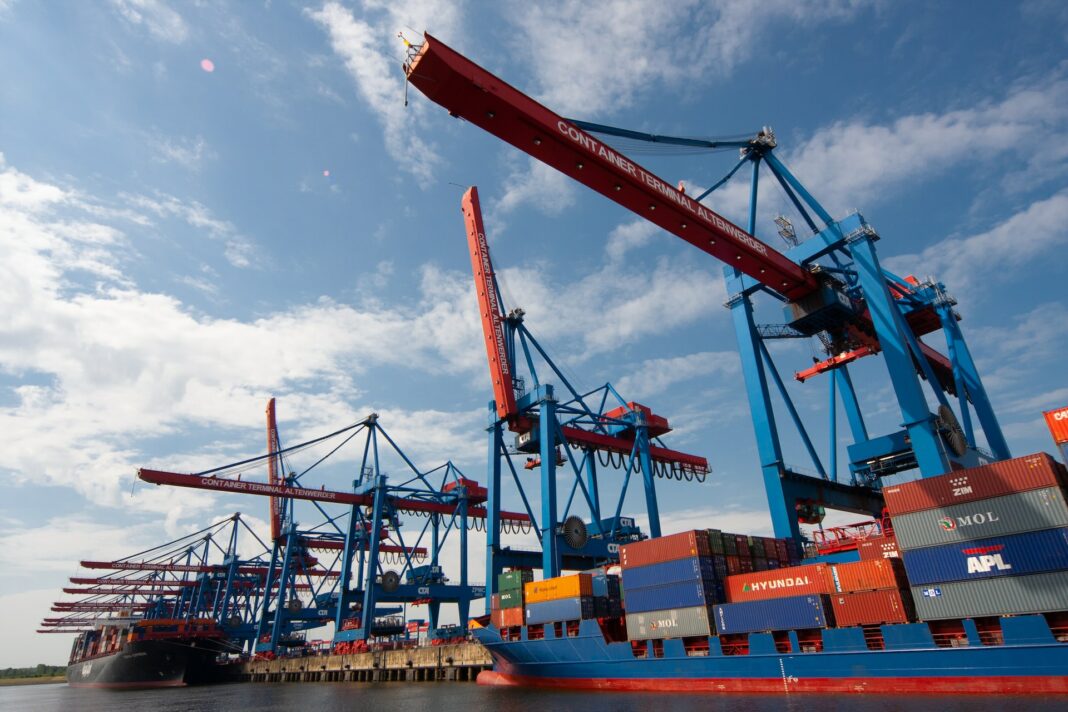 zahraniční obchod, dovoz, export, import, trajekt, kontejner