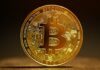 Po krachu kryptoměnové burzy FTX se objevily obavy z pádu Crypto.com Crypto.com v posledních měsících podle médií zřejmě propustila více než čtvrtinu svých zaměstnanců a obavy o její budoucnost ještě vzrostly po krachu FTX.