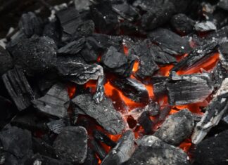 Letošní spotřeba uhlí bude rekordní, uvádí Mezinárodní agentura pro energii uhlí, oheň, spotřeba uhlí