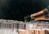 Ve světě se loni prodalo francouzské šampaňské za rekordních šest miliard eur Za loňský rok se ve světě prodalo 326 milionů lahví francouzského šampaňského za rekordních více než šest miliard eur (přes 143 miliard korun).