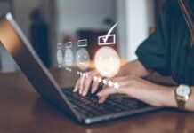 Jak vydělat na dotaznících: Český národní panel online dotazník, laptop