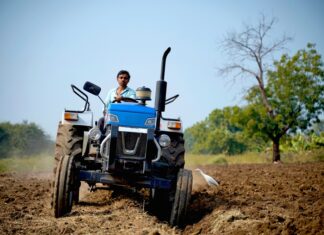 Prodej aut v EU v březnu pokračoval v růstu, přesáhl milion vozů automobilový průmysl, traktor