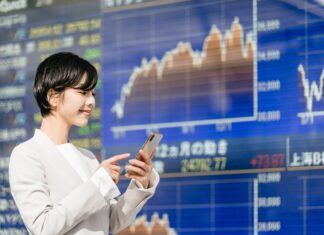Japonský akciový index Nikkei znovu vystoupal nejvýš za 30 let akcie, růst akcií, Japonsko, japonské akcie, Japonka