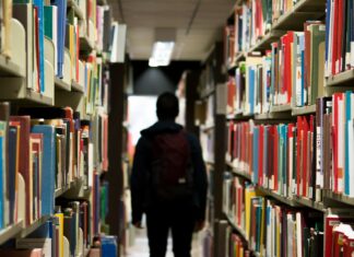 Pohled vysokoškolských studentů na téma finance a investice Investování je tématem, které je v dnešní době skloňováno všemi možnými způsoby. Lidé, kteří jsou si vědomi externích vlivů, jež působí na jejich finance a častokrát na ně mají dopad, především v negativním směru, investování využívají jako ochranu a formu zhodnocení svých financí.