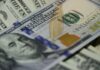 Dolarový index po výstupu na dvouměsíční maximum klesá Americký dolar mírně oslabuje ke koši měn.