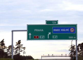 Stát vybral v říjnu na mýtném 1,37 miliardy korun, meziročně o 6,3 procent více cedule, dálnice, Česká Republika, mýto