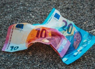 Míra inflace v EU v březnu zvolnila na 2,6 procenta, v Česku je beze změny inflace