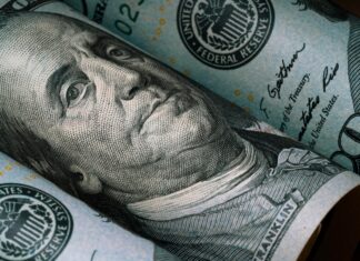 Dolar posiluje po zprávě o spotřebitelské náladě ve Spojených státech dolar, usa, rust, zamestnani