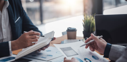 Dlouhodobé investiční produkty: Budování bohatství zítřka již dnes dlhodobé investičné produkty akcie dlhopisy podielové fondy nehnuteľnosti