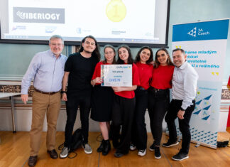 Studenti pražské Anglo-American University budou reprezentovat Česko na evropské soutěži. Jejich projekt cestovatelské aplikace zaujal i Škodovku anglo-american university