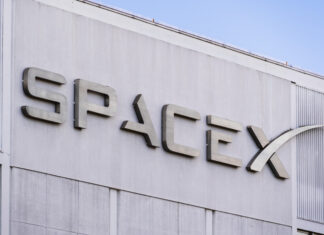 Muskova firma SpaceX chce při vstupu na burzu získat 50 miliard dolarů SpaceX