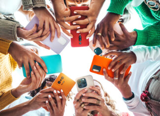 Counterpoint: Globální odbyt chytrých telefonů vloni vzrostl o dvě procenta telefony