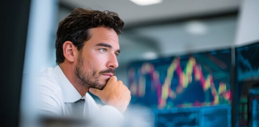 Válka o pozornost investorů: Jak fintech, brokeři a sociální sítě změnili investování Investor