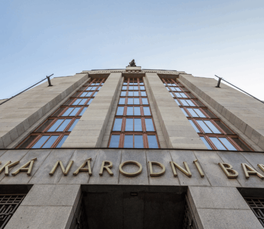 Banky zatím nereagují na zvýšení repo sazby ČNB, růst úročení analyzují ČNB. Zdroj: Adobe Stock