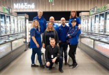 Tesco navýší mzdy a posílí benefity. Nová kolektivní smlouva přináší zaměstnancům větší jistotu Zaměstnanci Tesco. Zdroj fotky: Tesco