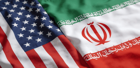 Trumpova dohoda s Íránem a otevření Hormuzského průlivu: ceny ropy klesají, inflace částečně polevuje USA a Irán. Zdroj: Adobe Stock