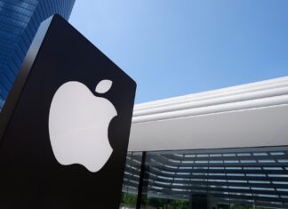 Apple zvýšil čtvrtletní zisk o 27 procent, akcie však oslabily Bitcoin. Zdroj: Adobe Stock
