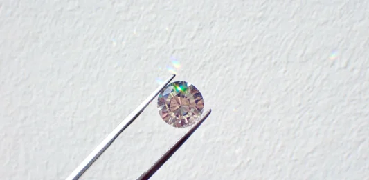 Diamantový trh už několik let ztrácí lesk. Největší hráč začal snižovat ceny Diamant