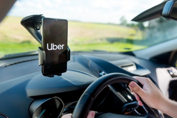 Uber. Zdroj fotky: Adobe Stock