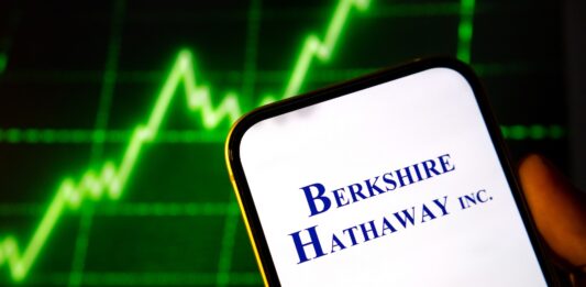 Berkshire pod vedením Grega Abela více investuje a zdvojnásobila čtvrtletní zisk Bekshire