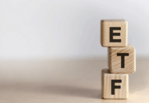 Akumulační vs. Distribuční ETF (Acc vs. Dist): Která varianta je výhodnější z pohledu daní a složeného úročení? ETF. Zdroj: Canva.com