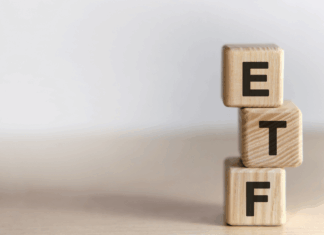 Akumulační vs. Distribuční ETF (Acc vs. Dist): Která varianta je výhodnější z pohledu daní a složeného úročení? ETF. Zdroj: Canva.com