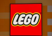 Zisk Lega díky produktům souvisejícím s fotbalovým mistrovstvím stoupl o 32 pct Logo - Lego