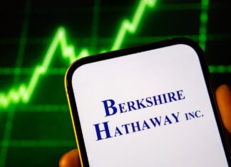 Berkshire Hathaway akcie (Třída A vs. Třída B) a strategie Warrena Buffetta: Proč gigant drží rekordní hotovost a jak kopírovat jeho portfolio? Berkshire Hatway
