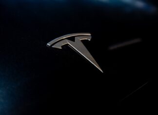 Skupina pro bezpečnost v dopravě vyzvala EU, aby odmítla asistenční systém Tesly Tesla