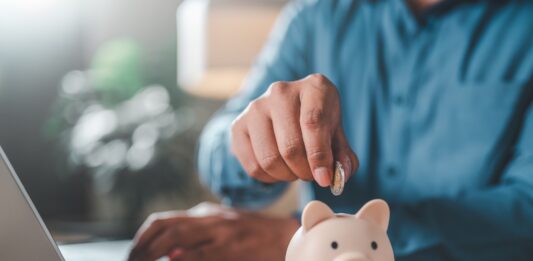 Investování firemních peněz: Proč se nákup akcií a ETF přes s.r.o. často nevyplatí a jak správně vyvést kapitál na fyzickou osobu? Investování